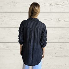 Cargar imagen en el visor de la galería, Blusa Italiana rayada, color negro con gris
