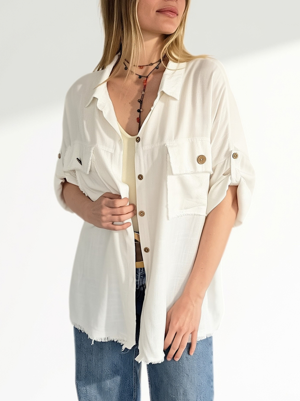 Blusa Bolsillos Desflecados, color Blanco