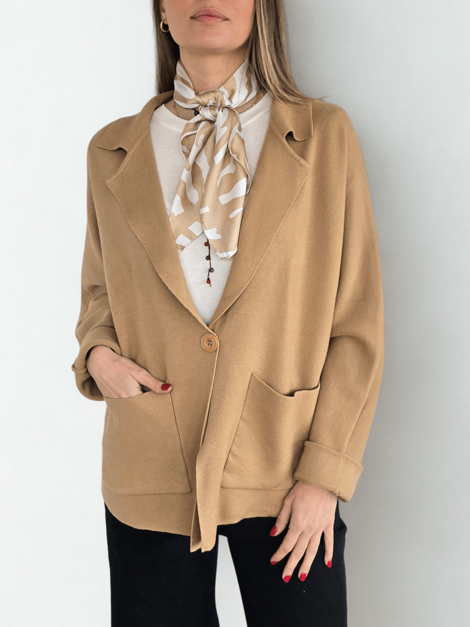 Chaqueta tipo blazer tejida, color camel