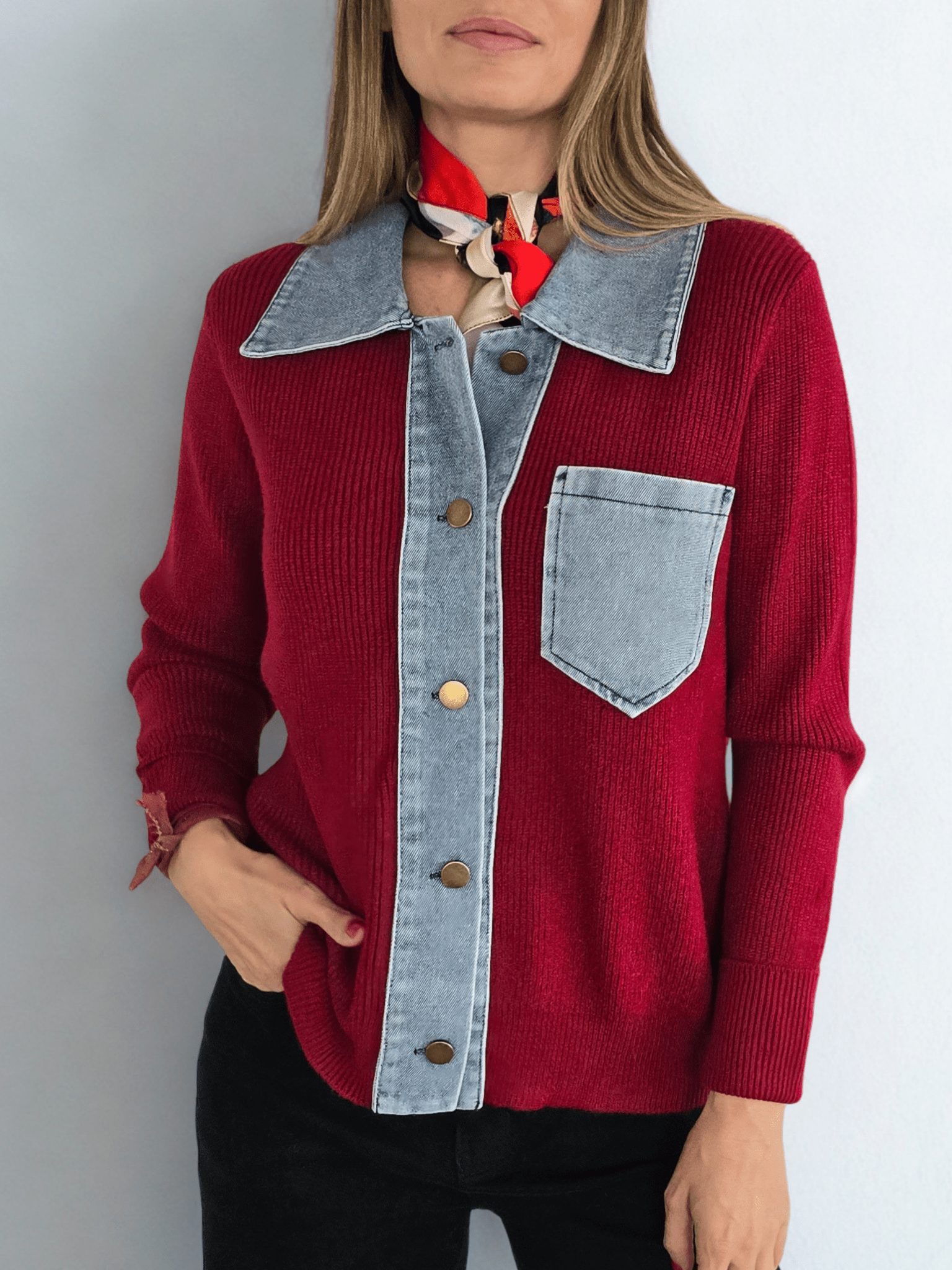 Chaleco con Jeans, color Rojo Oscuro