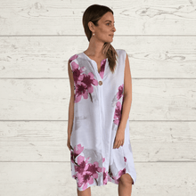 Cargar imagen en el visor de la galería, Vestido Italiano un botón, fondo Blanco
