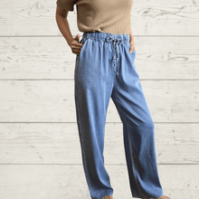 Cargar imagen en el visor de la galería, Pantalón Jeans Tencel, color Celeste
