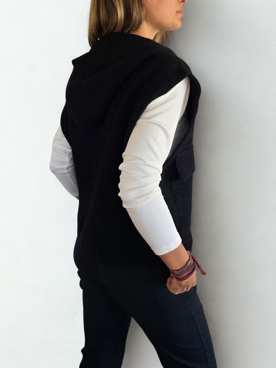 Chaqueta tejida con gorro, color Negro