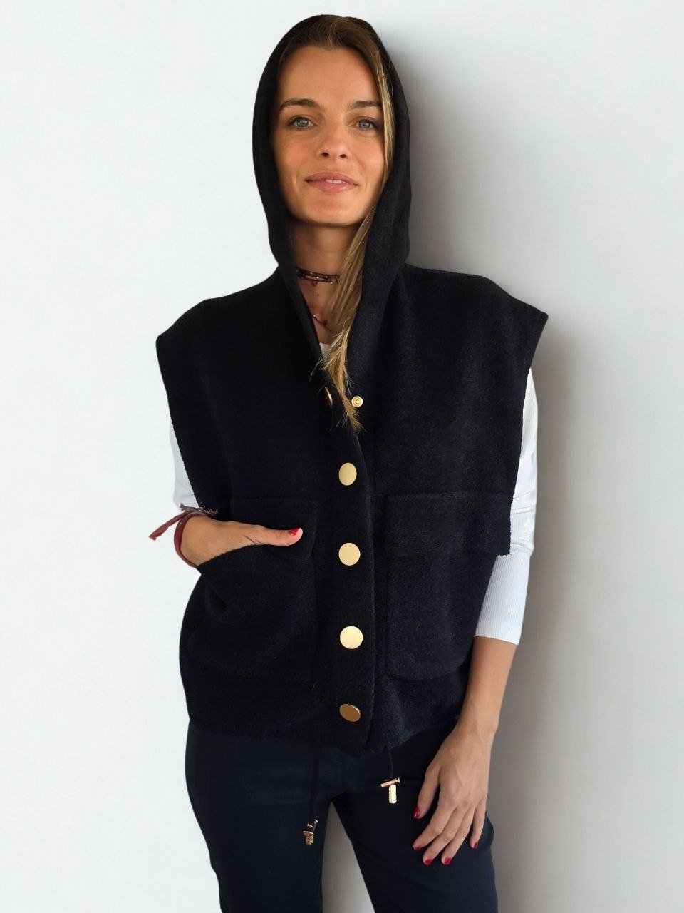 Chaqueta tejida con gorro, color Negro