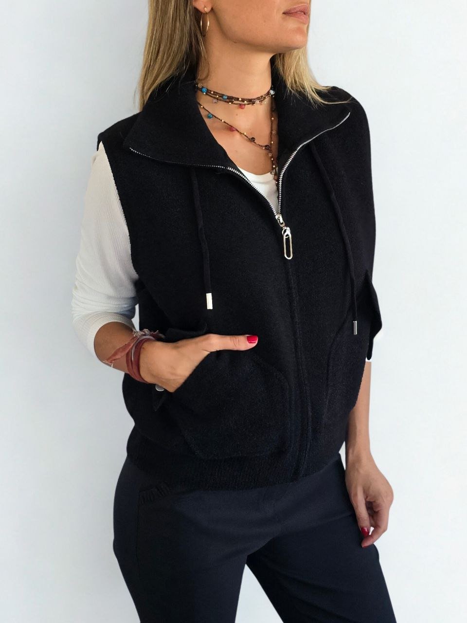 Chaqueta tejida sin mangas, color Negro
