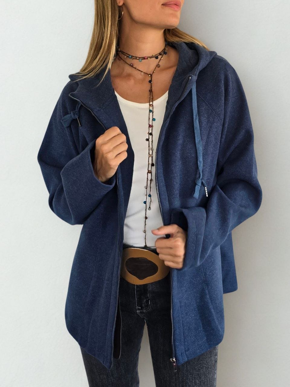 Chaqueta tipo polerón, color azul jeans