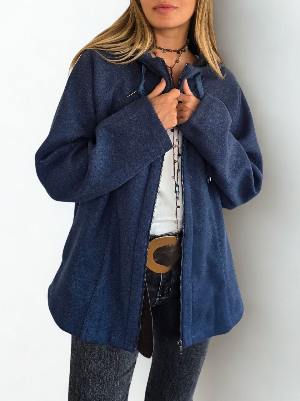 Chaqueta tipo polerón, color azul jeans