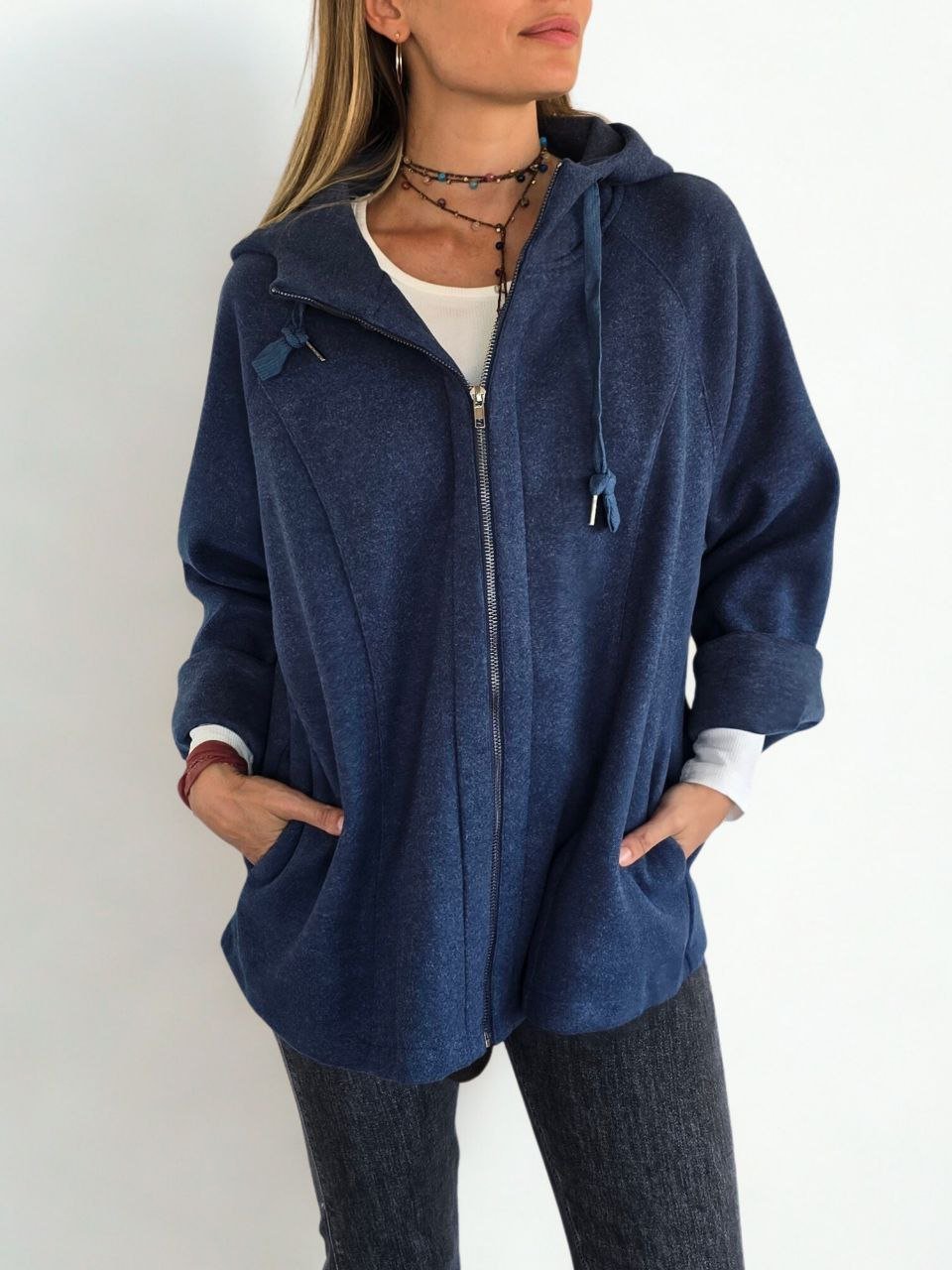 Chaqueta tipo polerón, color azul jeans