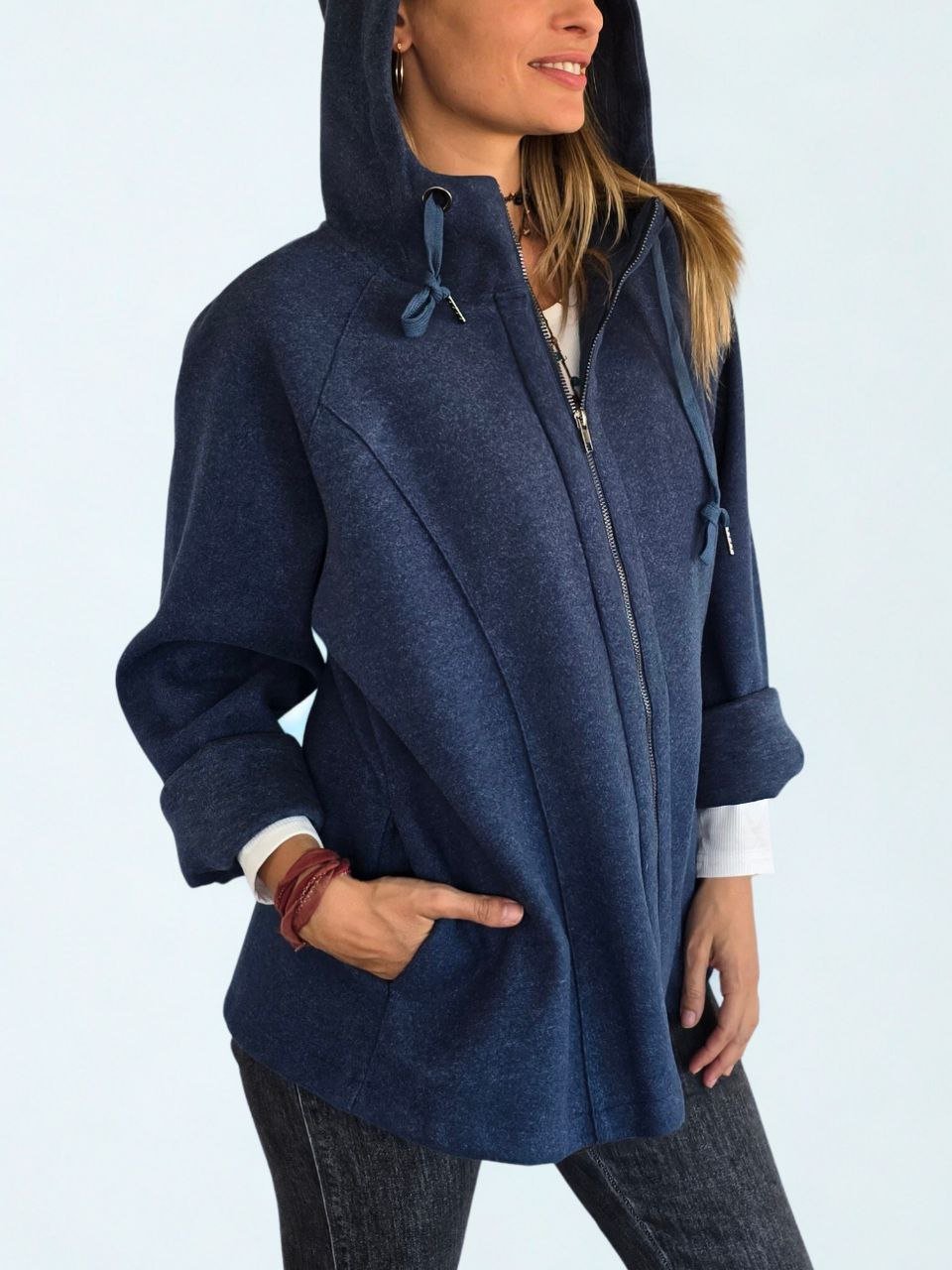 Chaqueta tipo polerón, color azul jeans