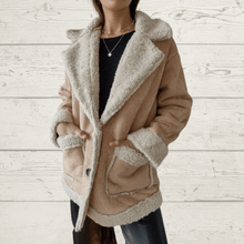 Cargar imagen en el visor de la galería, Chaqueta Italiana, con chiporro Beige
