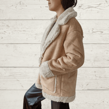 Cargar imagen en el visor de la galería, Chaqueta Italiana, con chiporro Beige
