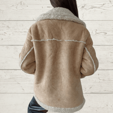 Cargar imagen en el visor de la galería, Chaqueta Italiana, con chiporro Beige
