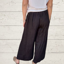 Cargar imagen en el visor de la galería, Pantalón de lino Italiano, con botones a un lado, color negro
