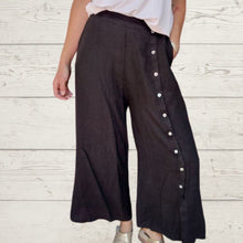 Cargar imagen en el visor de la galería, Pantalón de lino Italiano, con botones a un lado, color negro
