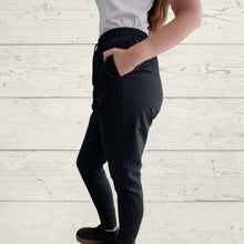 Cargar imagen en el visor de la galería, Pantalon Jogger, color negro
